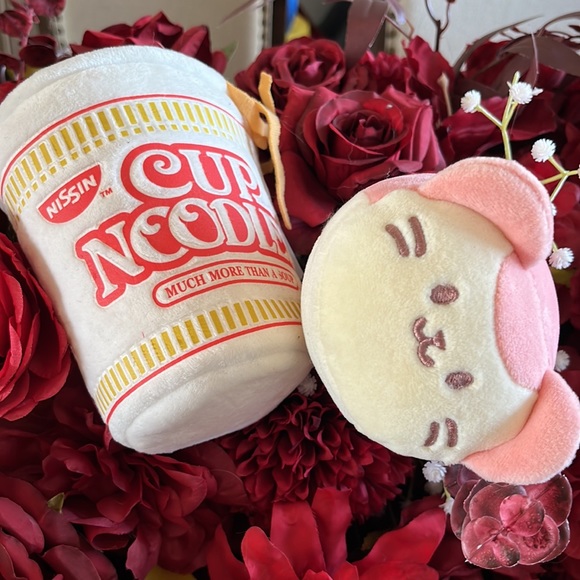 Kitty Plush in Nissin Cup Noodle - Anirollz new without tags - Picture 1 of 9
